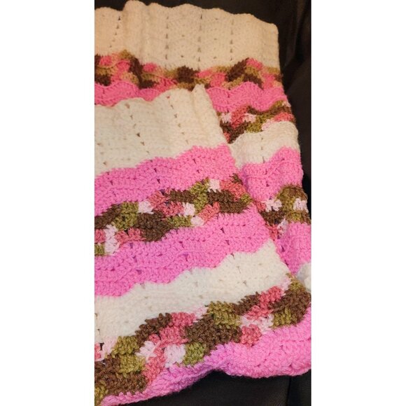 NEW Handmade Crochet Baby Blanket Legacy Pink White Camo - Picture 3 of 12